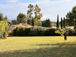 Achat Terrain 700m² MAUBEC 84660
