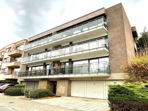 Gerenoveerd 3 slaapkamer appartement met garage