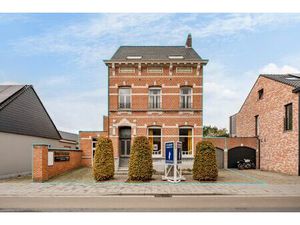 Deels gerenoveerde parel met mogelijkheden en weidegrond!