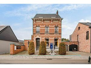 Deels gerenoveerde parel met mogelijkheden en weidegrond!