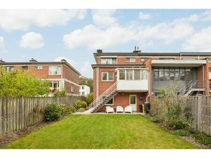 Halfopen bel-etagewoning met 3-4 slaapkamers te Elsdonk