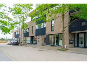 UITSTEKENDE OPBRENGSTENEIGENDOM - MODERNE COMMERCIËLE HANDELSRUIMTE MET BERGING OP TOPLOCA