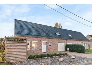 PERFECT ONDERHOUDEN HOB MET 3 SLAAPKAMERS RUSTIG GELEGEN OP EEN ZONNIG GEORIËNTEERD PERCEE