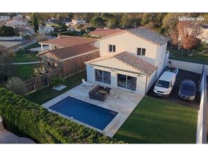 Maison contemporaine neuve tout confort 4 chambres piscine