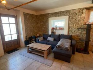 ? Maison de village en pierre 84 m² + garage – 140 000