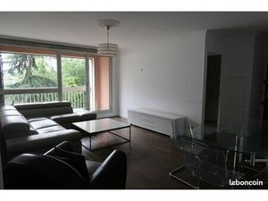 Location meublée appartement 4 pièces 90 m² Puteaux (92800) 2.500