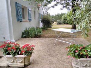 Petite maison meublée et mitoyenne avec entrée indépendante