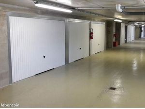 A louer box / place de parking