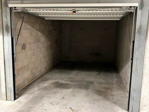 Loue un box garage une place