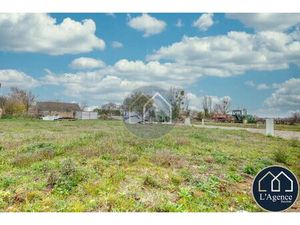 Terrain plat viabilisé à 5 minutes de Bouglainval