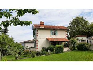 Maison de 4 chambres avec piscine  en bordure du bourg