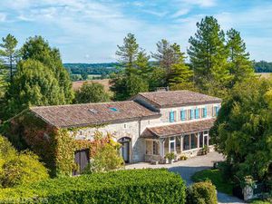 Fabuleuse ferme avec deux maisons d'hôtes  chacune avec sa propre piscine