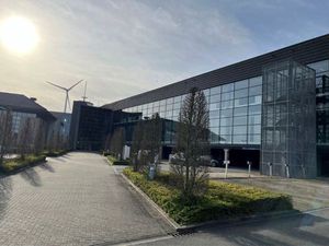 Kantoorruimte/Business center te huur : 1.807m² ( +ev 283m²)