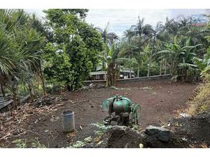 Terrain rectangle et plat de 250 m2 à 380 m d'altitude  pleine vue mer  à 2 minutes du cen