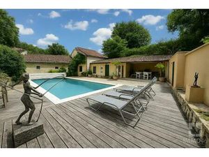 Propriété quercynoise rénovée avec piscine et grange