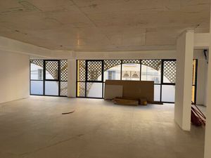 Location bureau 25m2 Hyères 83400 - 750 € - Surface Privée