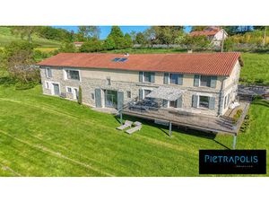 Incroyable corps de ferme intégralement rénové