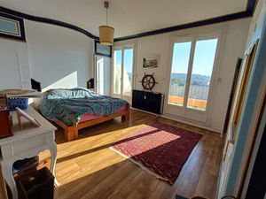 T4 bis dernier étage toit/terrasse