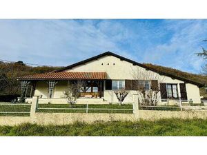 Maison de plain pied - type basque avec grand parc