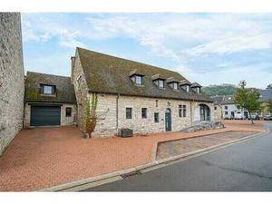 Belle demeure avec jardin intime.