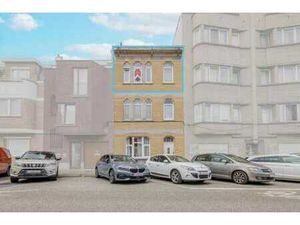 Un appartement 1 chambre au 2e étage avec cave et grenier