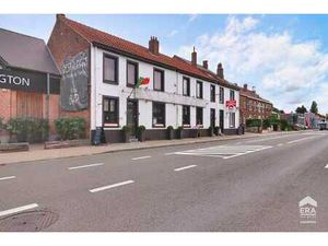 ENSEMBLE IMMOBILIER (COMMERCE + APPARTEMENT + MAISON)