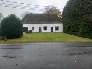 FERMETTE dans un cadre verdoyant située dans le centre