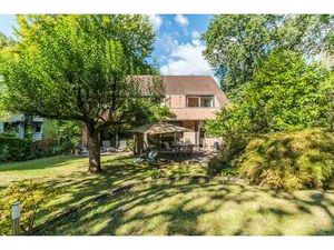 Villa familiale et lumineuse sur 9 ares  proche de Dumon