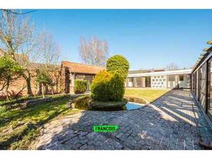 Villa avec pleine de caractère et offrant diverses possibil…