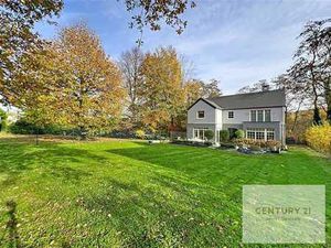 ** OPTION ** Villa 370m² habitables  4 chambres  2 salles de