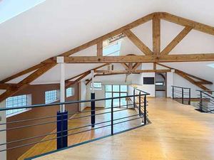 Duplex/loft de 220m² avec 2 chambres + cour + garage