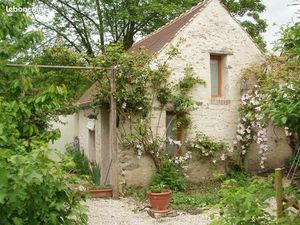 Petite maison ancienne avec terrasse