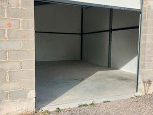 ? À louer – Local de stockage sécurisé 100 m² + grande cour 400 m² – Saint-Rémy-de-Provenc