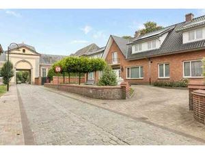 Villa magnifiquement située avec 5 chambres  garage et jardi