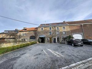 Bel appartement rénové 2 chambres (1er étage) au coeur de Je