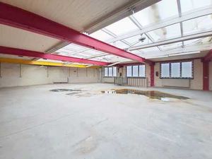 Forest - Chaussée de Neerstalle Atelier de 500 m2