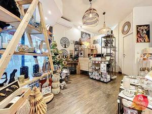 Rez commercial  Herve  78 m²  parking commun  vitrine.