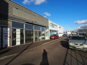 Location Bureaux et commerces au Relecq-Kerhuon (29480) : à louer / 78m² Le Relecq-Kerhuon