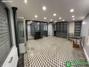 Local 90 m² PARIS