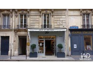 Local 130 m² PARIS