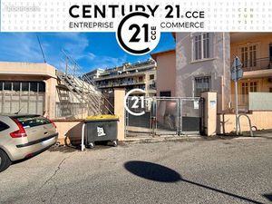 Bureaux  entrepôt 745 m² CANNES