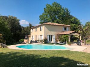 Villa 265 M2 à mi-chemin entre Cannes et Nice