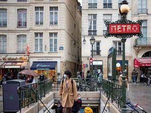 Local commercial 158 m² PARIS