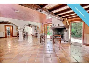 Vente maison 8 pièces 275 m² à Saint-Martin-de-Juillers (17400)  332 000 €