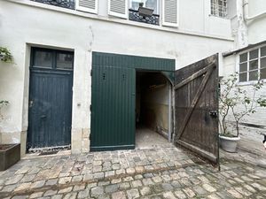 BOXE RUE DE VARENNE