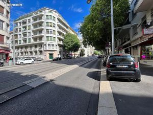 Local commercial 75 m² Nice