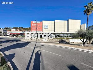 Local 1900 m² Mougins