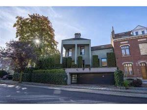 Signature architecturale et raffinement