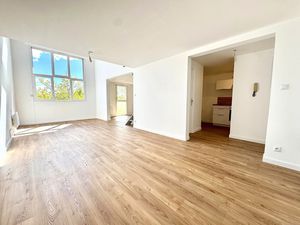 Éguilles – Centre du village – Duplex T3/4 rénové – Dernier étage