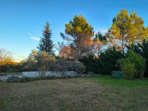 Vente terrain 1088 m² à Robion (84440)  227 000 €